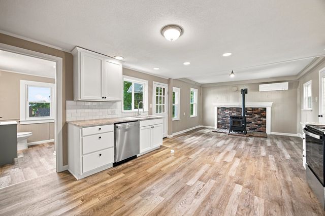 188 Breckenridge St, Palmer, MA 01069
