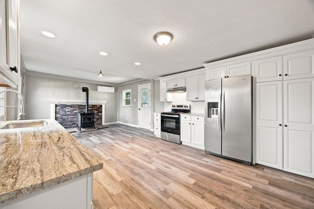 188 Breckenridge St, Palmer, MA 01069