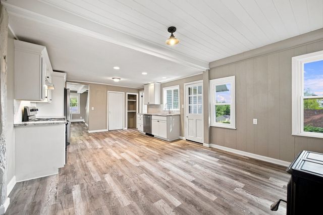 188 Breckenridge St, Palmer, MA 01069