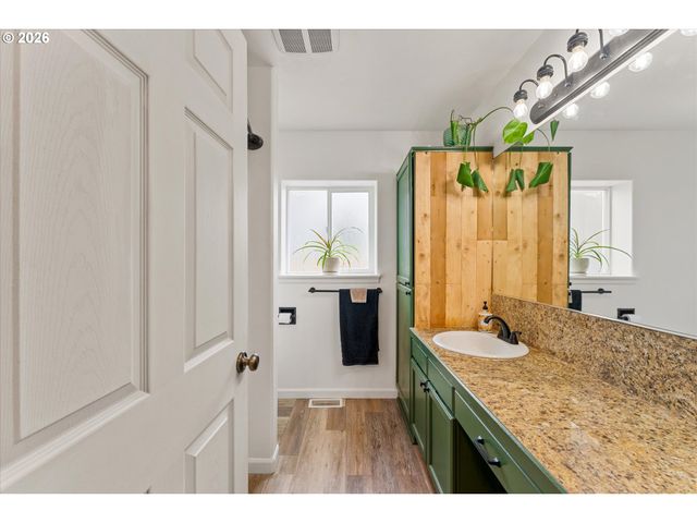 12008 Se BUSH St, Portland, OR 97266