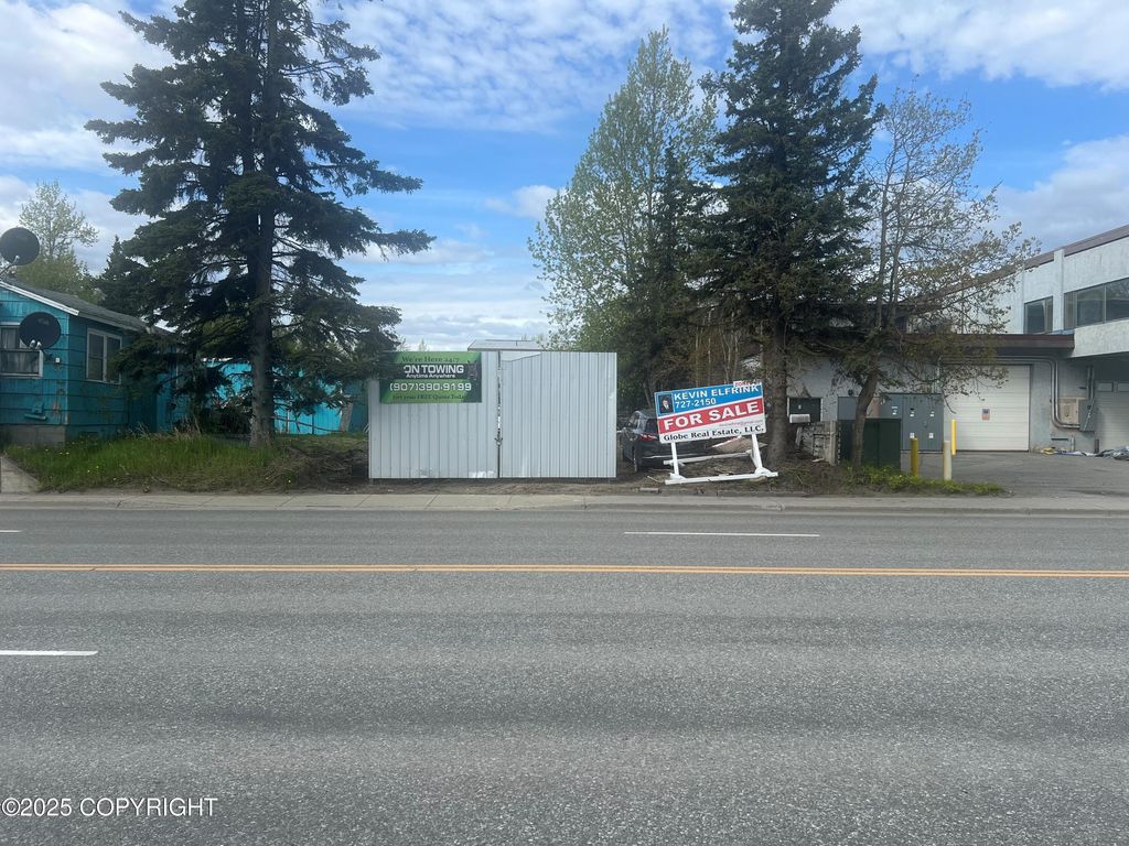 3111 Commercial Drive, Anchorage, AK 99501