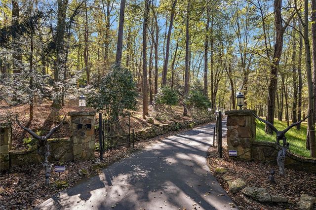 104-102 Thornbrook Drive, Penn Twp, PA 16002