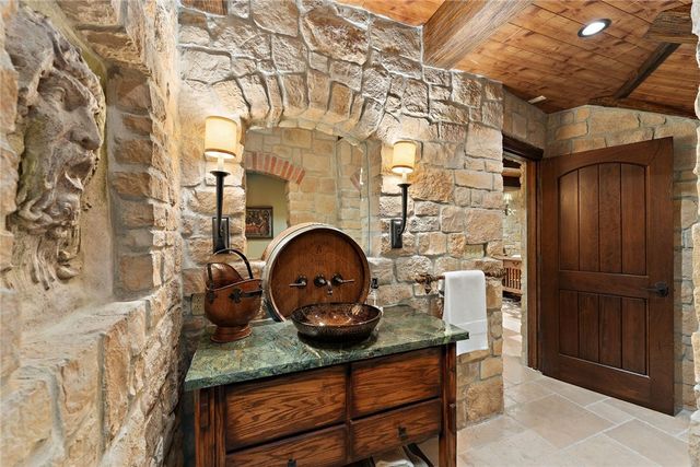 104-102 Thornbrook Drive, Penn Twp, PA 16002