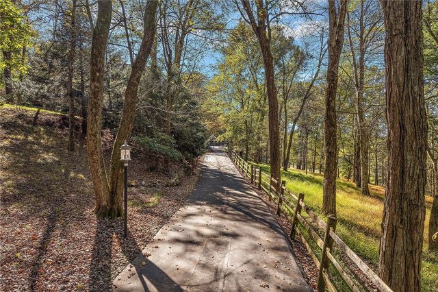 104-102 Thornbrook Drive, Penn Twp, PA 16002