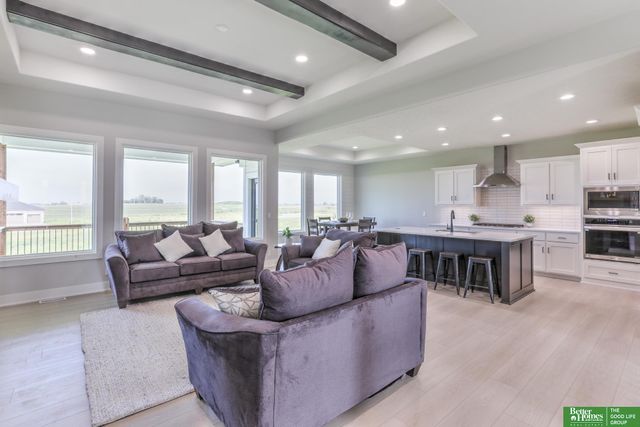 5714 N 213th Avenue, Elkhorn, NE 68022