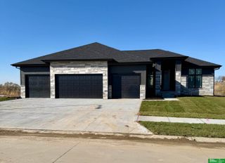 5714 N 213th Avenue, Elkhorn, NE 68022