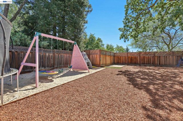 2633 Regent Rd, Livermore, CA 94550