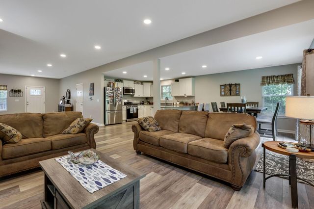 13428 Pine Road NE, Thornville, OH 43076