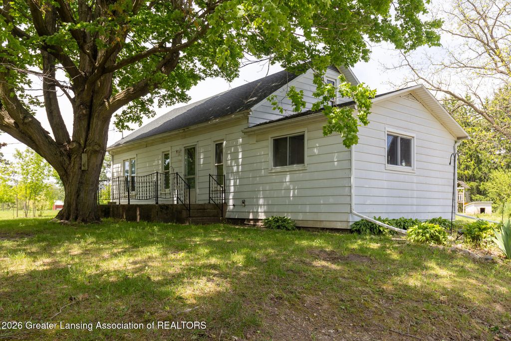 1008 W Grand River Road, Laingsburg, MI 48848