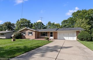2082 Kingswood Drive, Flint Charter Township, MI 48507