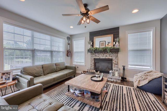 141 E VALLEY RD, Denver, PA 17517