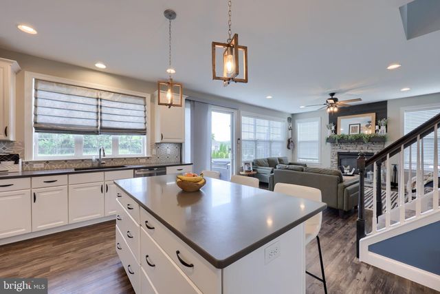 141 E VALLEY RD, Denver, PA 17517