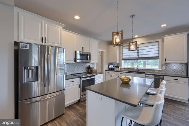 141 E VALLEY RD, Denver, PA 17517