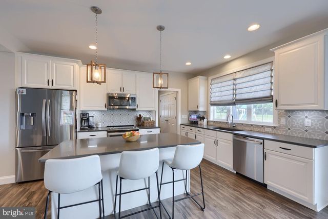 141 E VALLEY RD, Denver, PA 17517