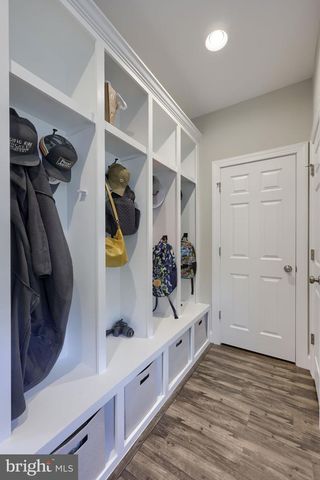 141 E VALLEY RD, Denver, PA 17517