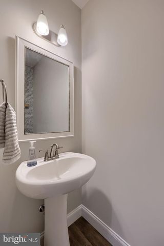141 E VALLEY RD, Denver, PA 17517