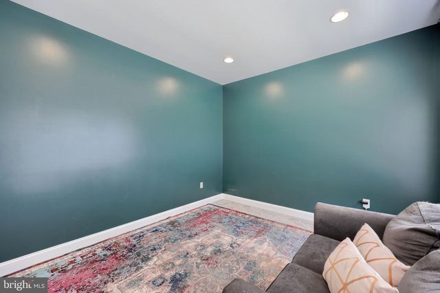 141 E VALLEY RD, Denver, PA 17517
