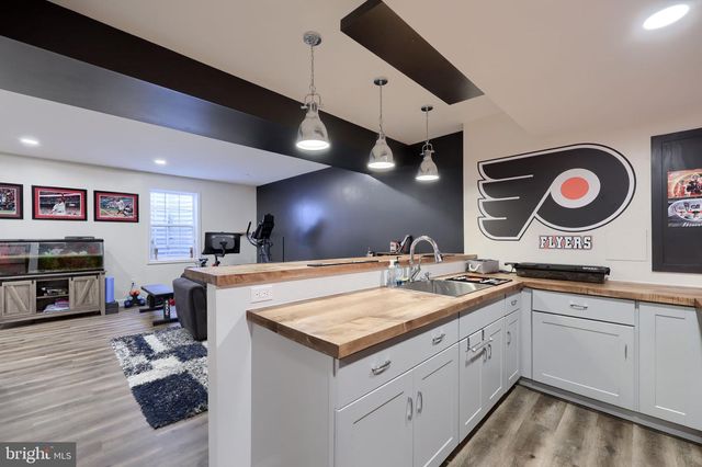 141 E VALLEY RD, Denver, PA 17517