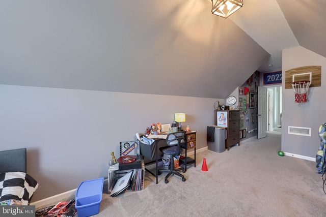 141 E VALLEY RD, Denver, PA 17517
