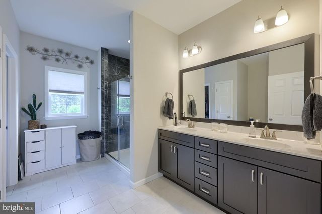 141 E VALLEY RD, Denver, PA 17517