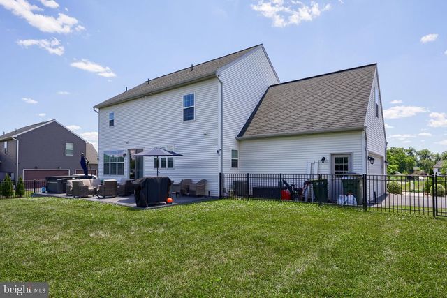 141 E VALLEY RD, Denver, PA 17517