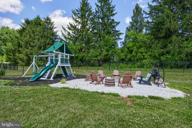 141 E VALLEY RD, Denver, PA 17517