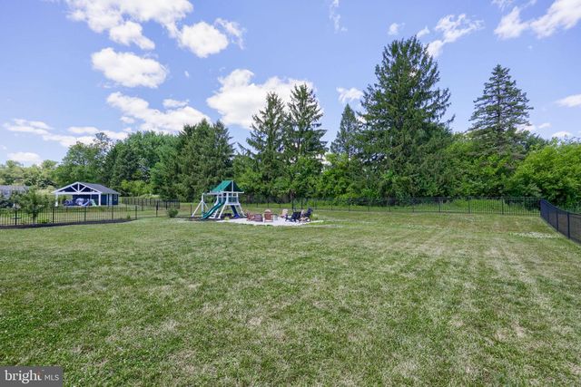 141 E VALLEY RD, Denver, PA 17517