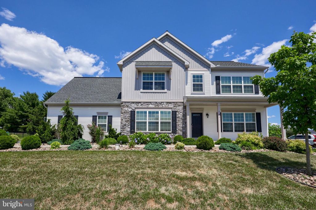 141 E VALLEY RD, Denver, PA 17517