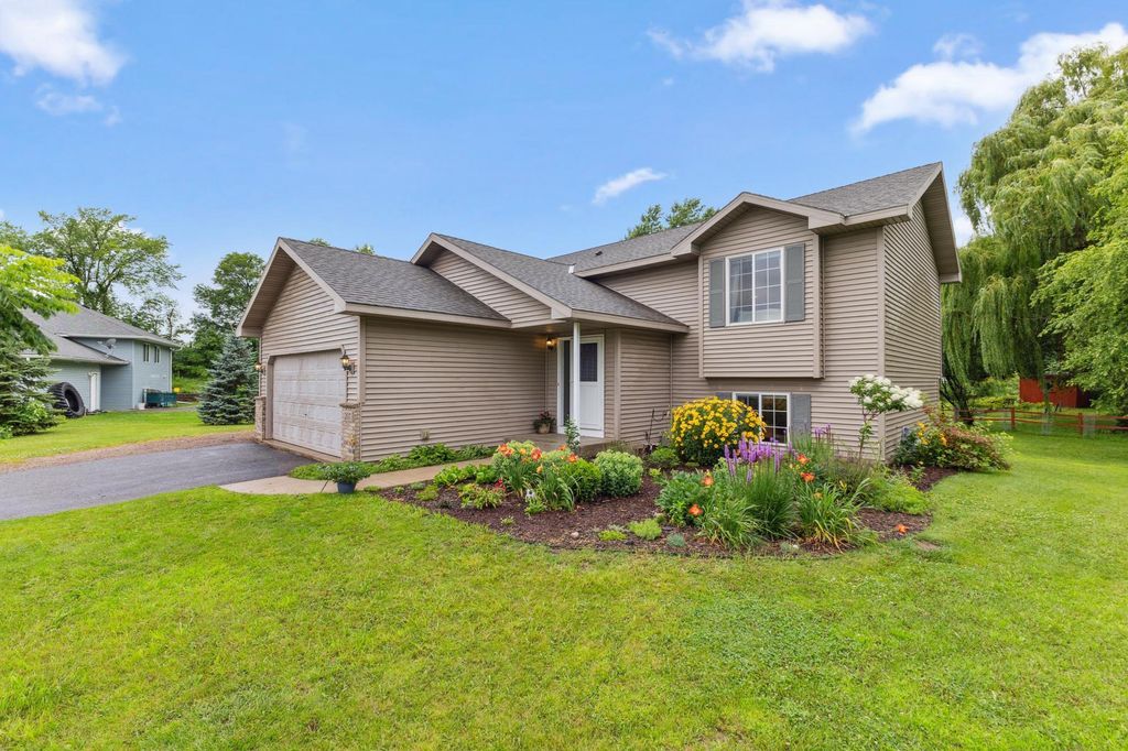 207 Ash Street E, Annandale, MN 55302