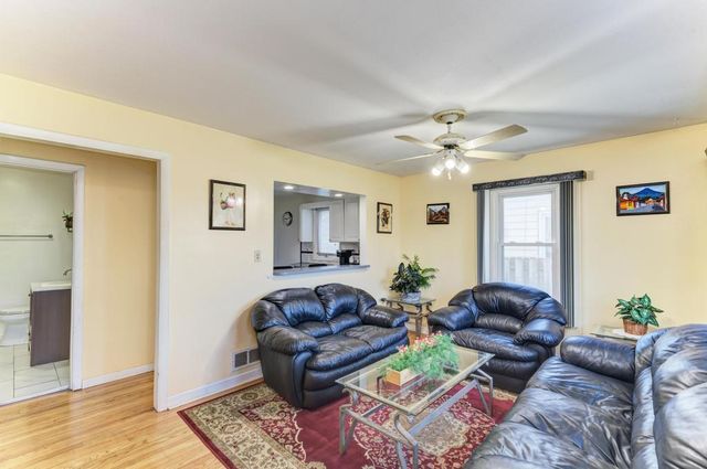 1431 N Hillside Avenue, Berkeley, IL 60163