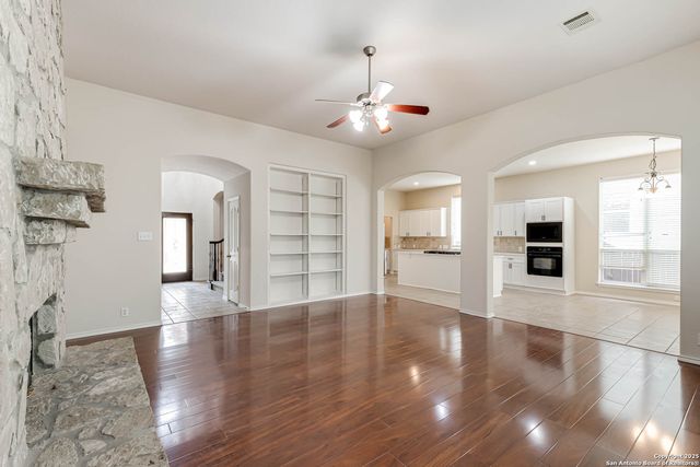 322 WAXBERRY TRL, San Antonio, TX 78256