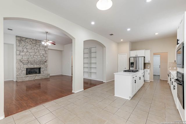 322 WAXBERRY TRL, San Antonio, TX 78256
