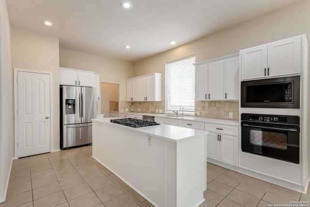 322 WAXBERRY TRL, San Antonio, TX 78256