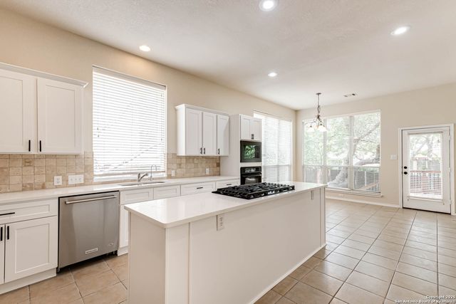 322 WAXBERRY TRL, San Antonio, TX 78256