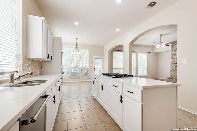 322 WAXBERRY TRL, San Antonio, TX 78256