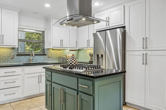9812 Ravensway Drive, Dallas, TX 75238