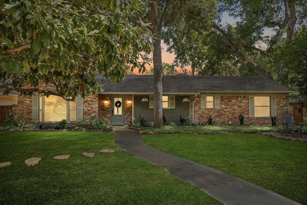 9812 Ravensway Drive, Dallas, TX 75238