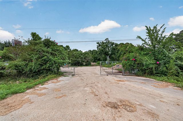 701 Hamblen Road, Houston, TX 77339