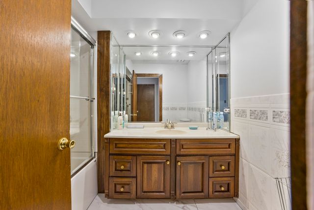 19213 Center Avenue, Homewood, IL 60430