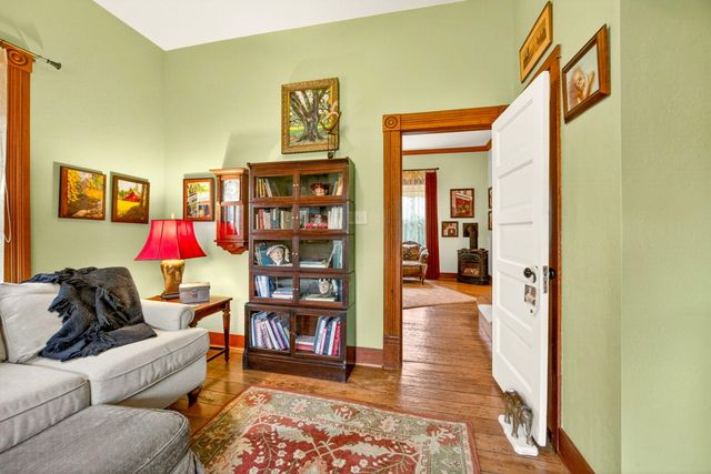 156 8th Street, Ashland, OR 97520