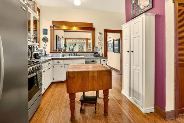 156 8th Street, Ashland, OR 97520