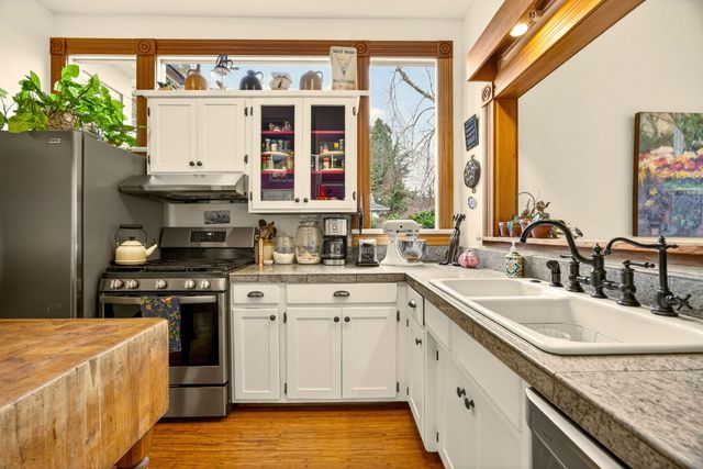 156 8th Street, Ashland, OR 97520