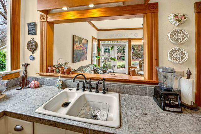 156 8th Street, Ashland, OR 97520