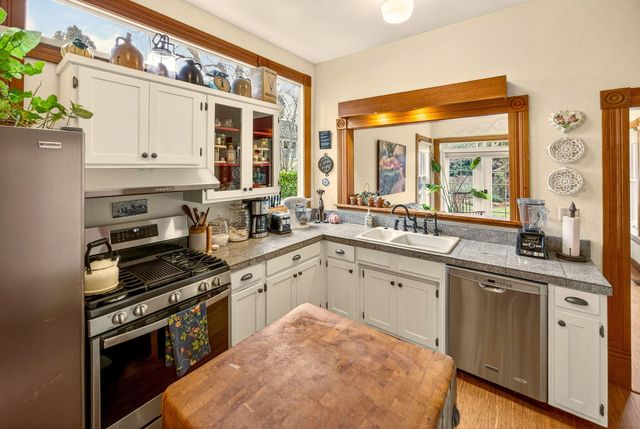 156 8th Street, Ashland, OR 97520