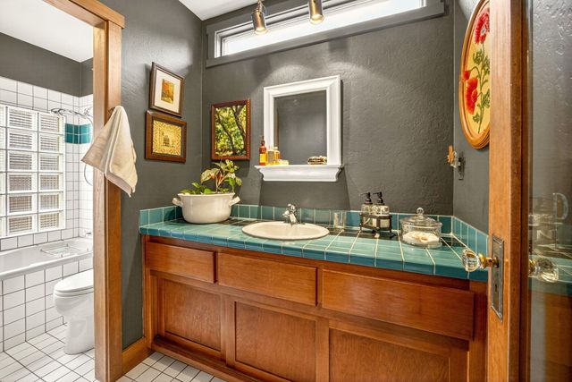 156 8th Street, Ashland, OR 97520