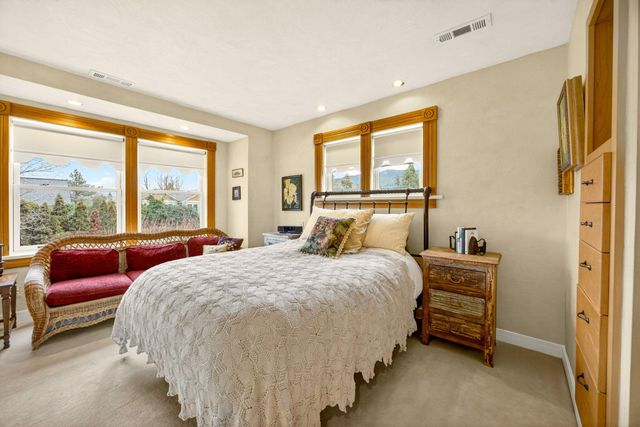 156 8th Street, Ashland, OR 97520