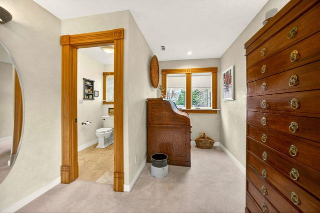 156 8th Street, Ashland, OR 97520