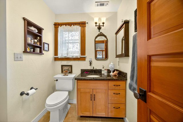 156 8th Street, Ashland, OR 97520