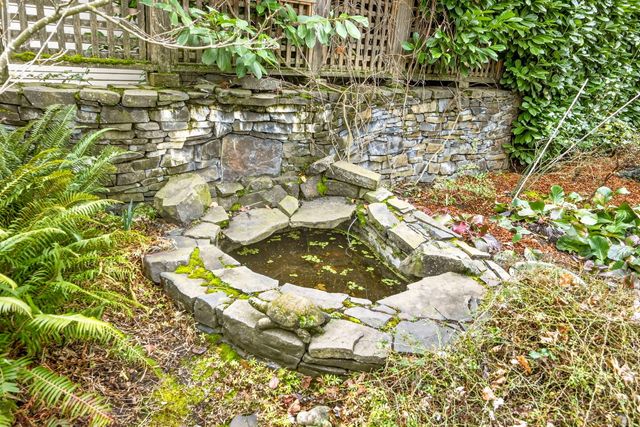 156 8th Street, Ashland, OR 97520