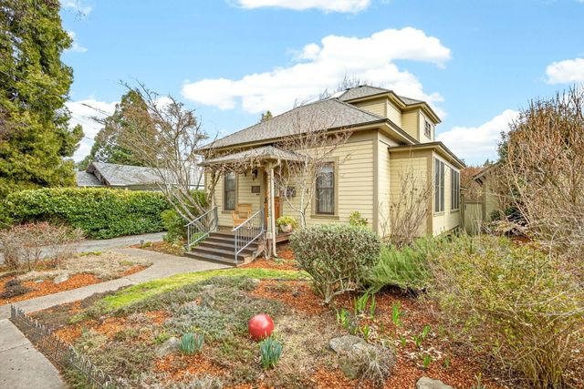 156 8th Street, Ashland, OR 97520